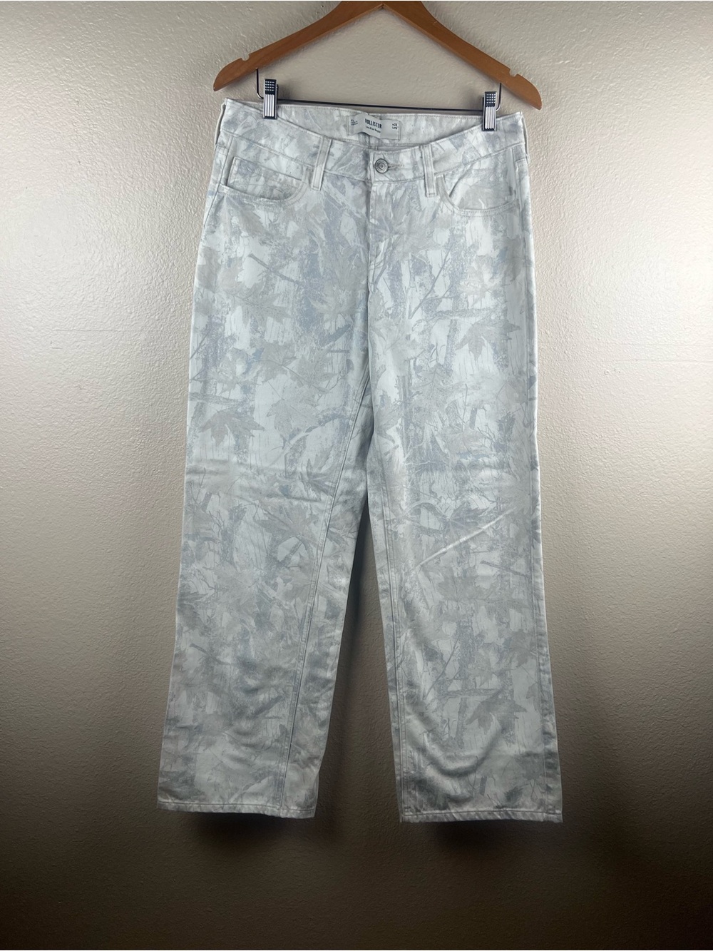 Hollister Low Rise Baggy Jeans W28 Long Gray Abstract Print NWOT